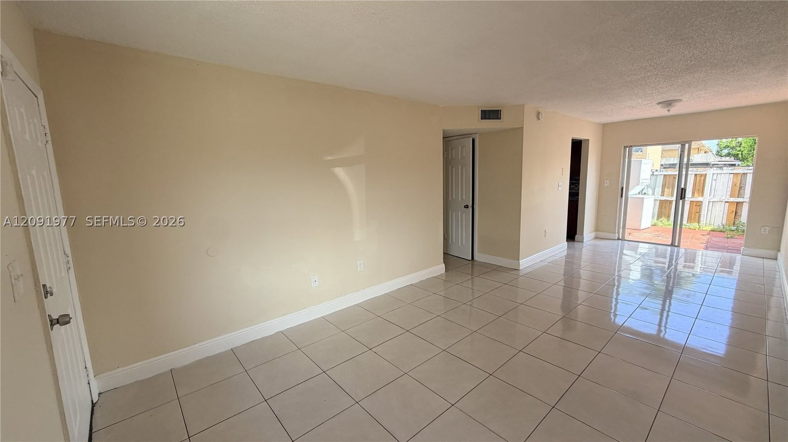 Real estate property located at 5461 24th Ave #18, Miami-dade, Las Villas Segovia Condo, Hialeah, FL