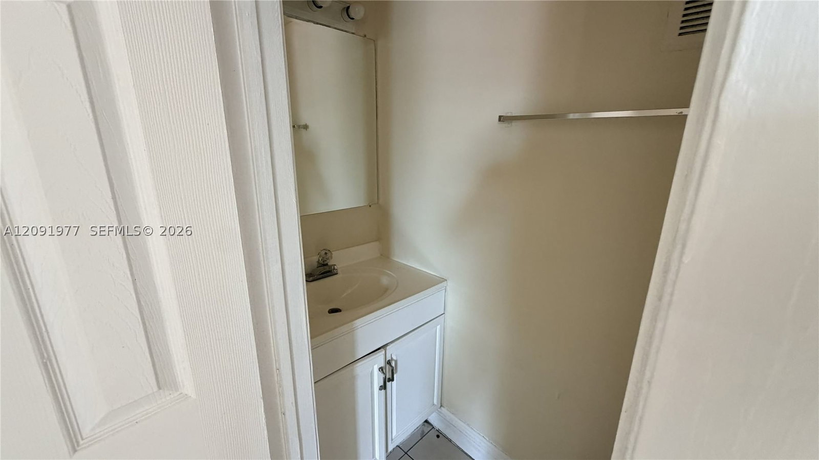 Real estate property located at 5461 24th Ave #18, Miami-dade, Las Villas Segovia Condo, Hialeah, FL