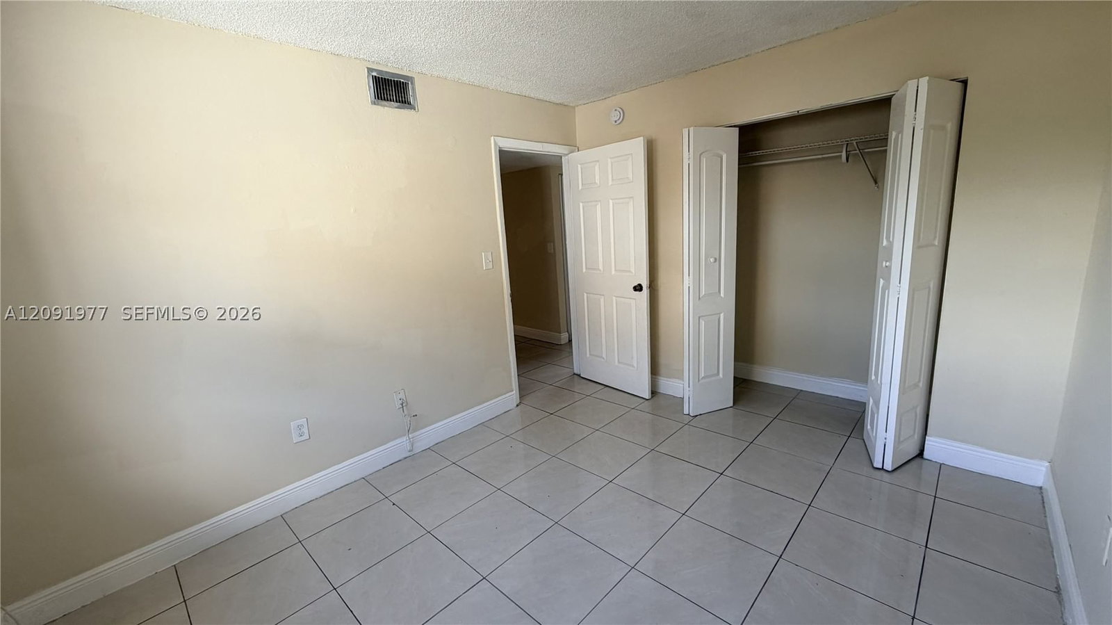 Real estate property located at 5461 24th Ave #18, Miami-dade, Las Villas Segovia Condo, Hialeah, FL