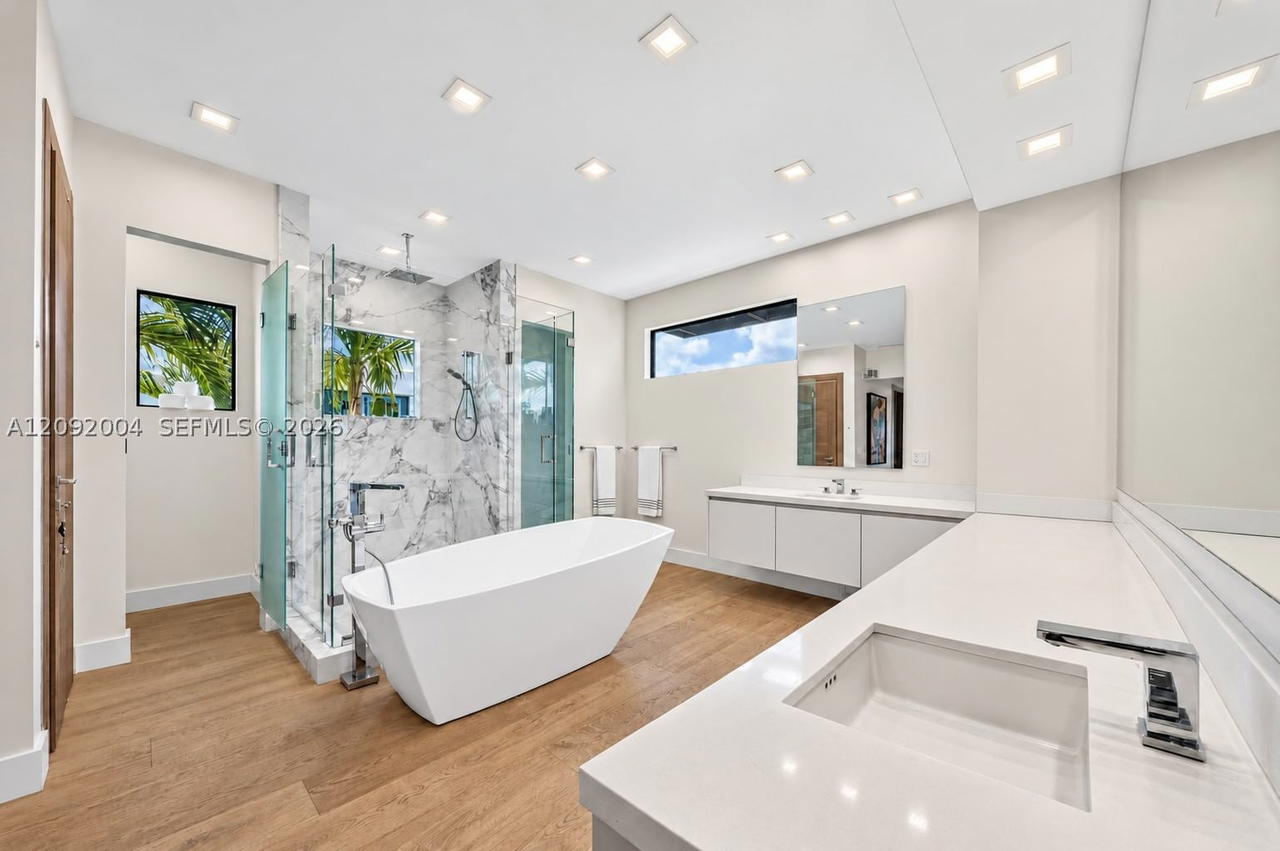 Real estate property located at 33 Pelican Dr, Broward, Pelican Isle, Fort Lauderdale, FL