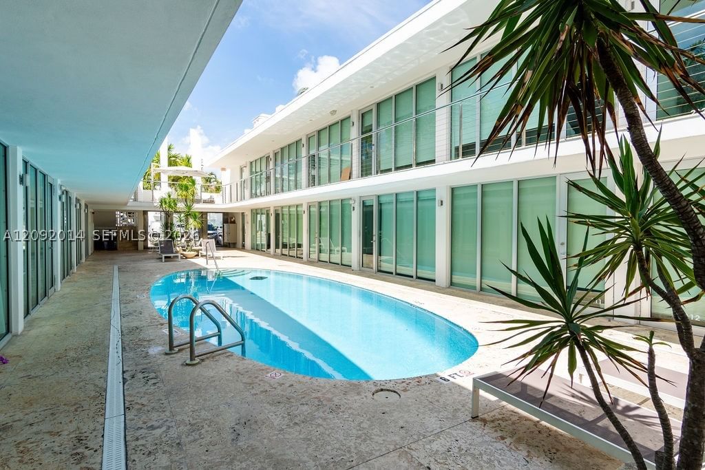 Real estate property located at 1601 West Ave #209, Miami-dade, Fontana Condo, Miami Beach, FL