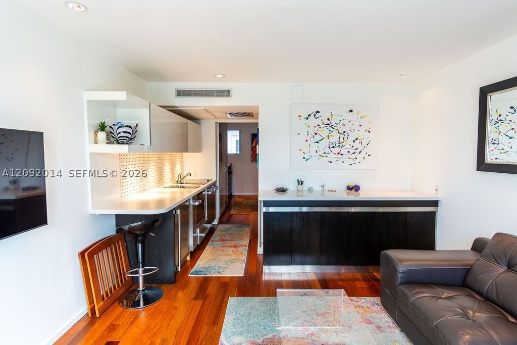 Real estate property located at 1601 West Ave #209, Miami-dade, Fontana Condo, Miami Beach, FL