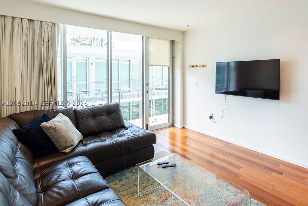 Real estate property located at 1601 West Ave #209, Miami-dade, Fontana Condo, Miami Beach, FL