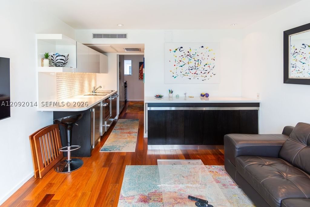 Real estate property located at 1601 West Ave #209, Miami-dade, Fontana Condo, Miami Beach, FL