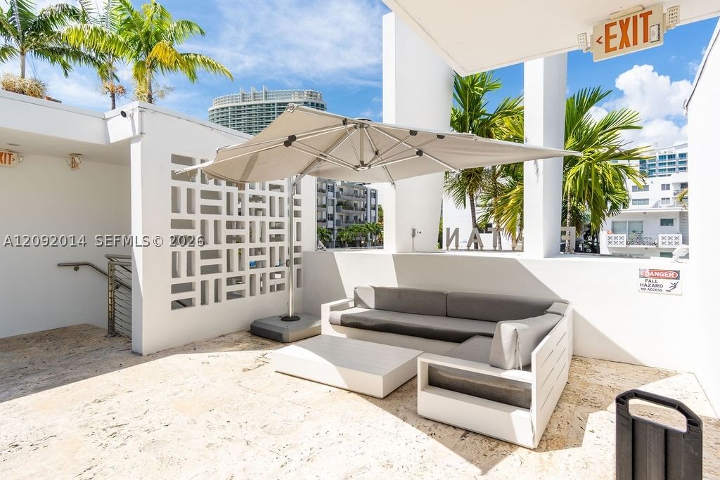 Real estate property located at 1601 West Ave #209, Miami-dade, Fontana Condo, Miami Beach, FL