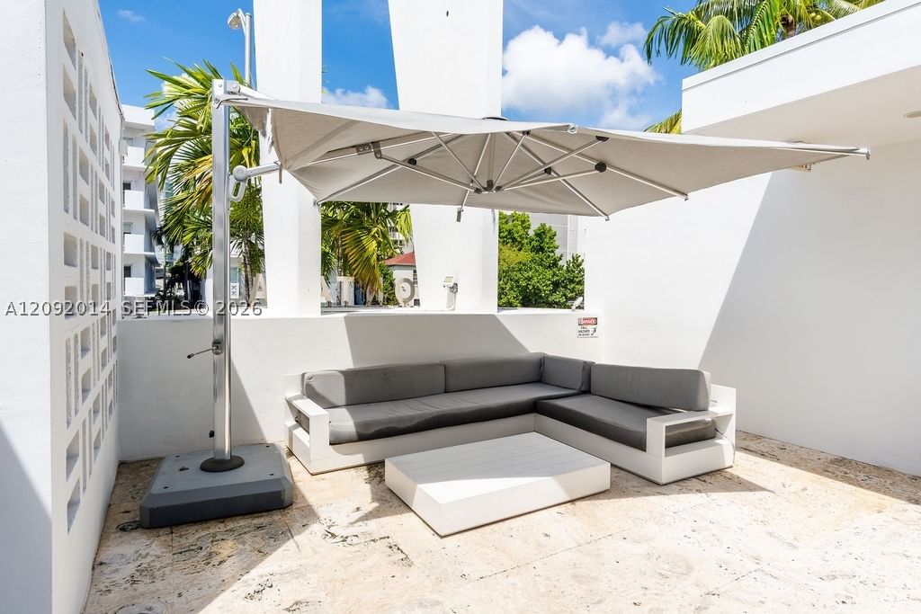Real estate property located at 1601 West Ave #209, Miami-dade, Fontana Condo, Miami Beach, FL