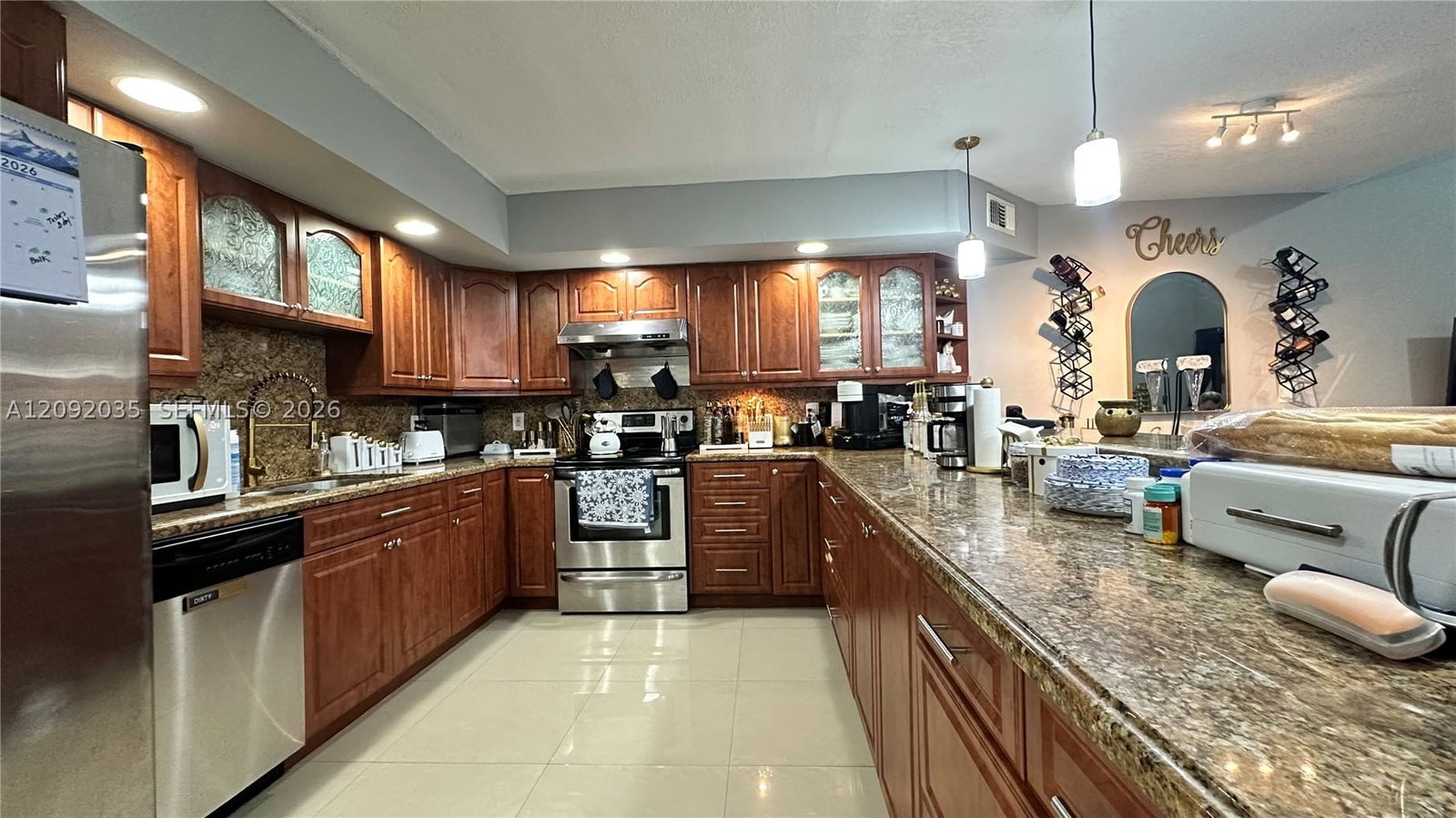 Real estate property located at 5012 University Dr, Broward, Saddle-up Plat, Davie, FL