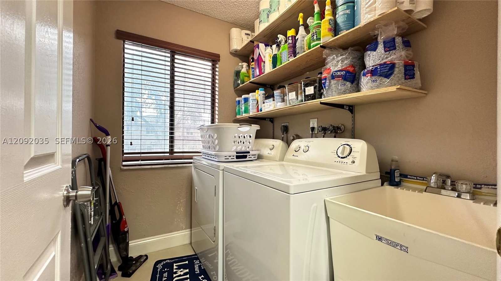 Real estate property located at 5012 University Dr, Broward, Saddle-up Plat, Davie, FL