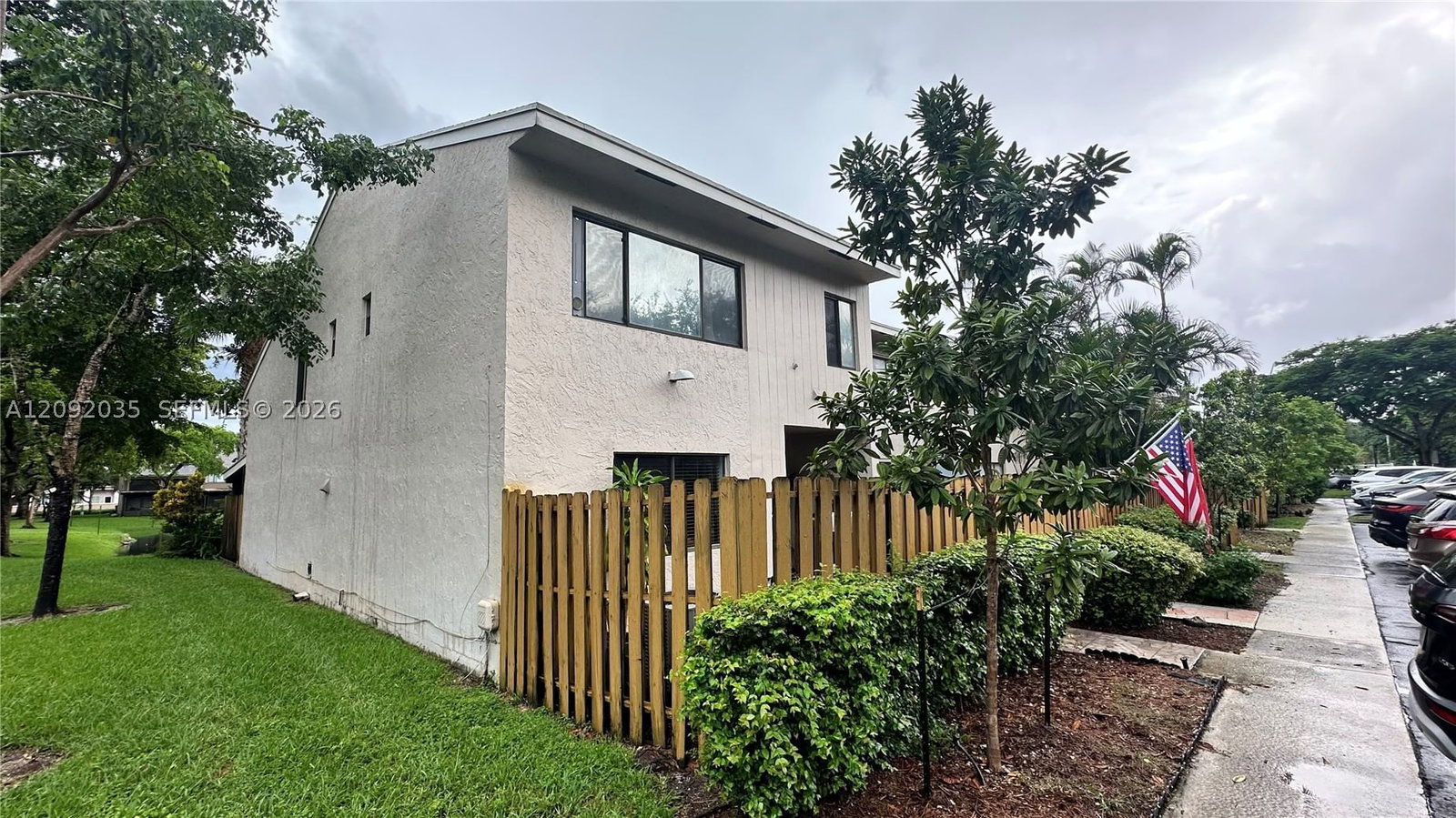 Real estate property located at 5012 University Dr, Broward, Saddle-up Plat, Davie, FL