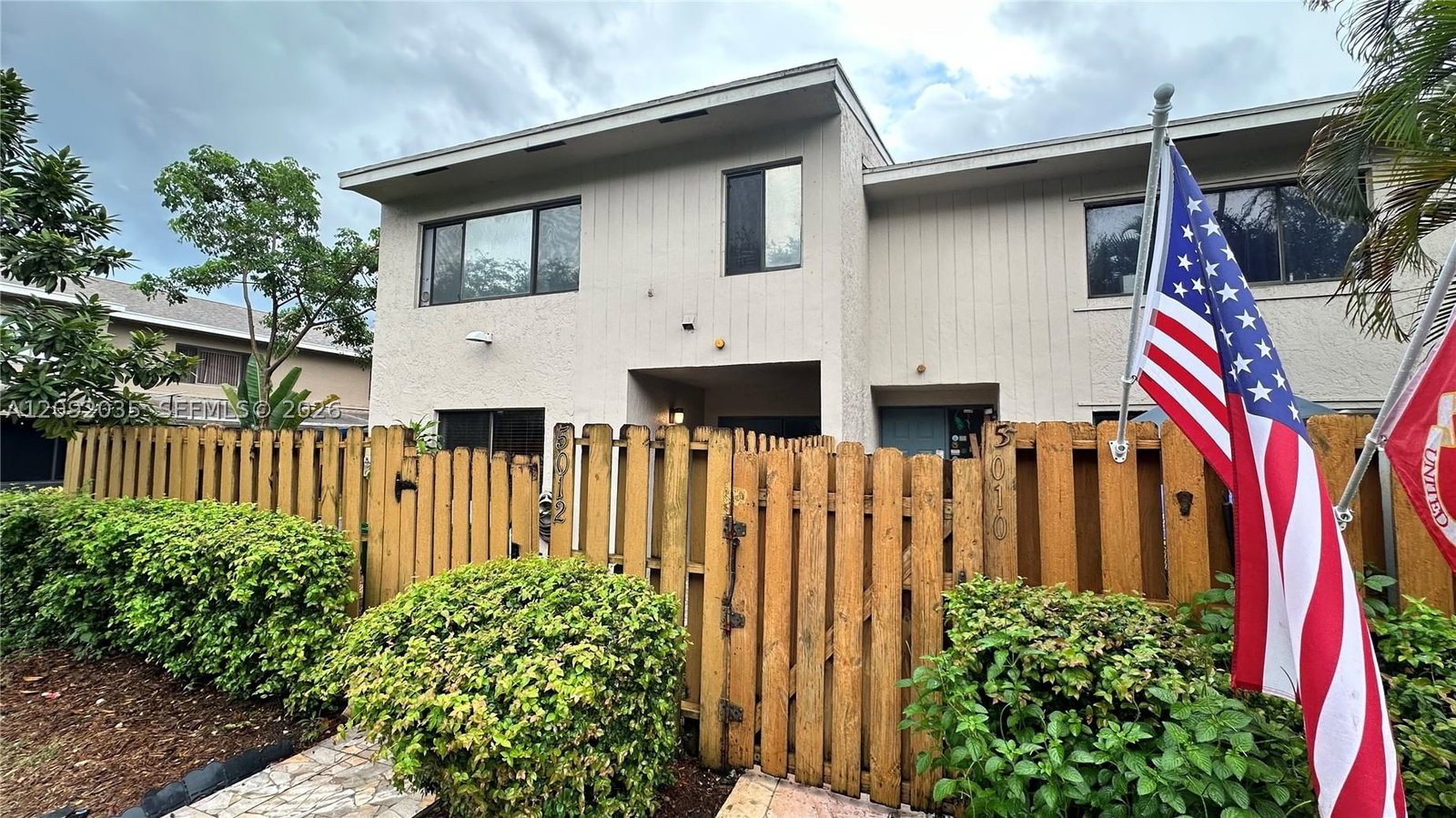 Real estate property located at 5012 University Dr, Broward, Saddle-up Plat, Davie, FL