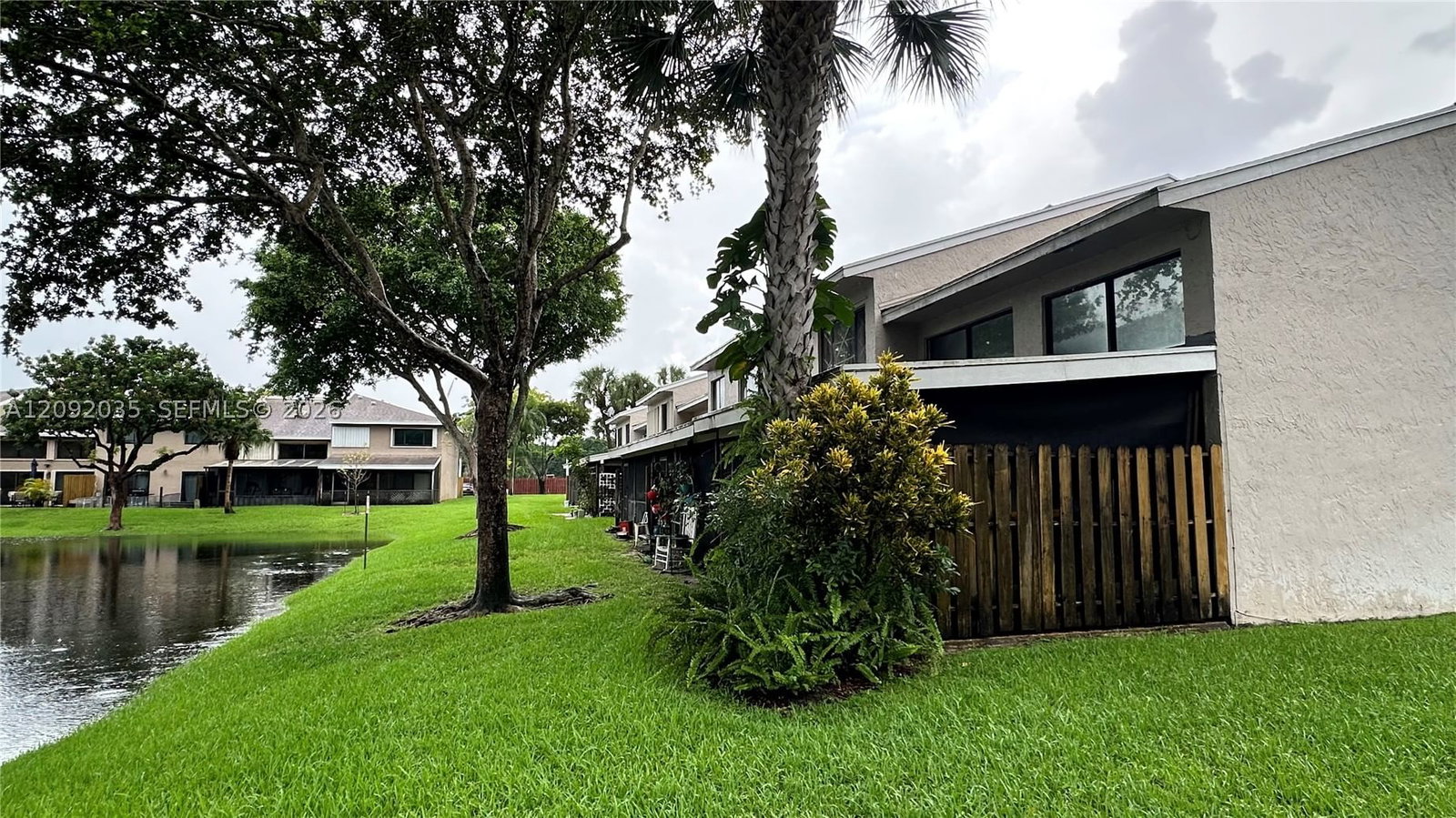 Real estate property located at 5012 University Dr, Broward, Saddle-up Plat, Davie, FL