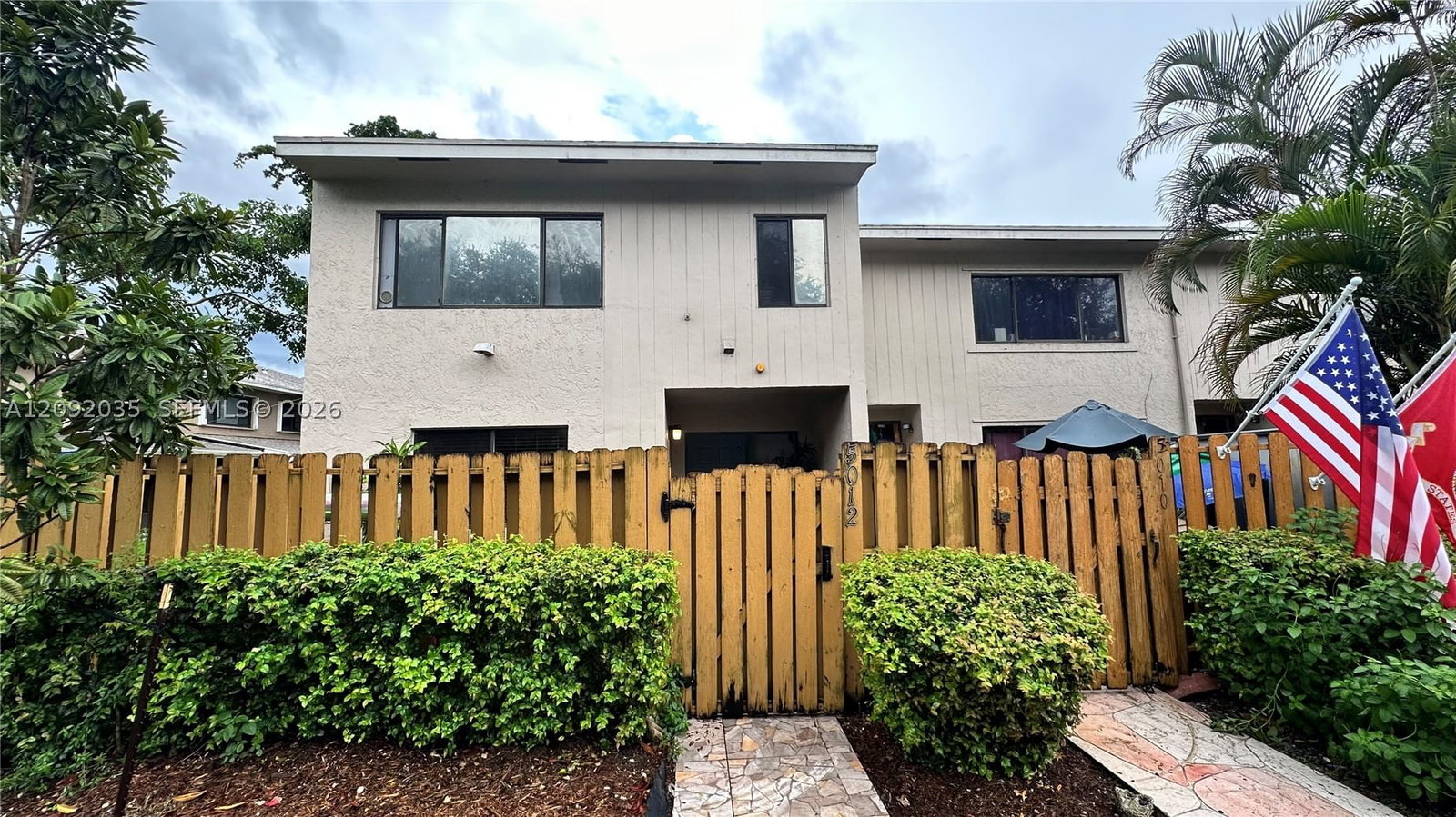 Real estate property located at 5012 University Dr, Broward, Saddle-up Plat, Davie, FL