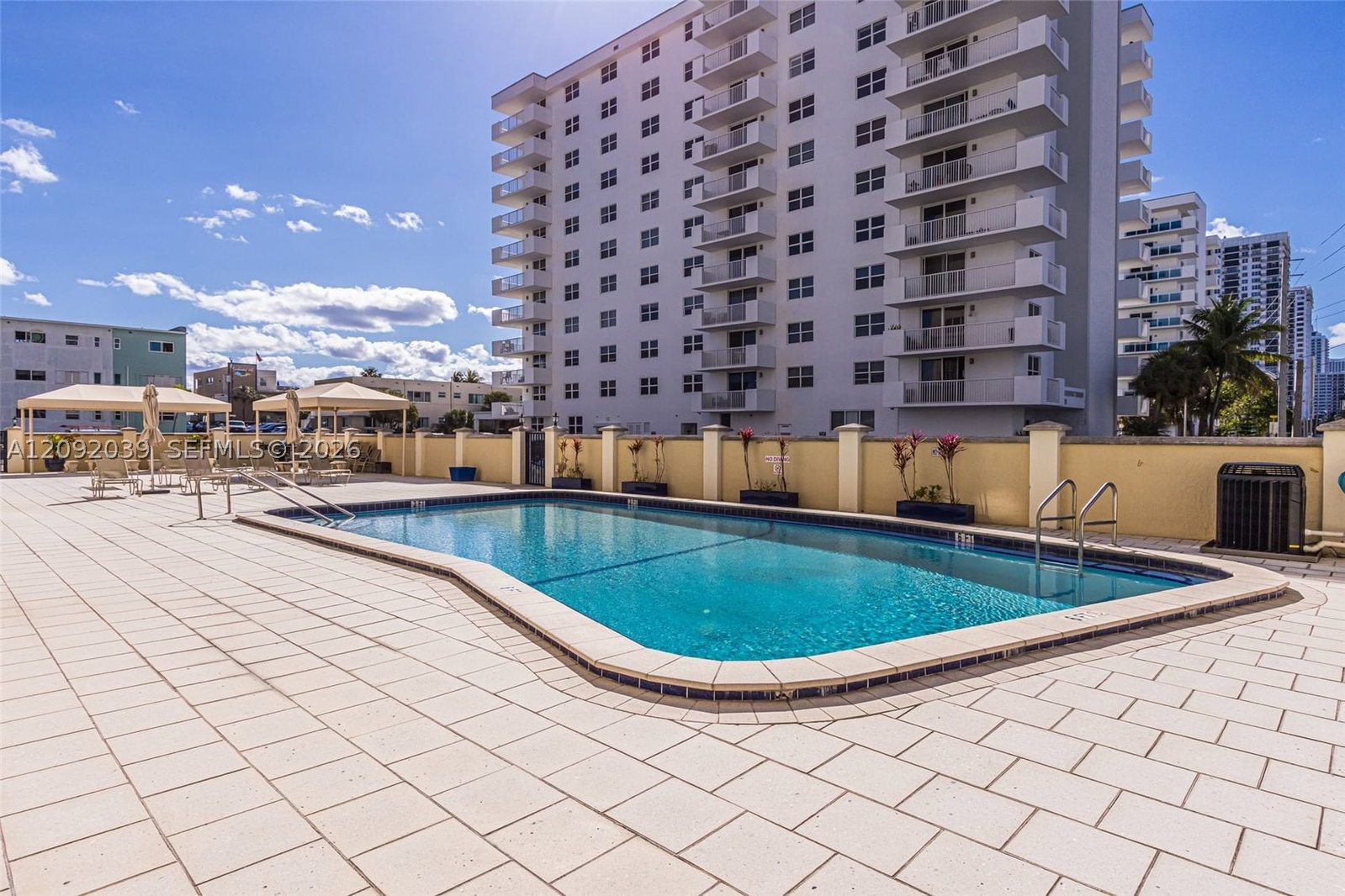 Real estate property located at 1501 Ocean Dr #605, Broward, Oxford Towers Condo, Hollywood, FL