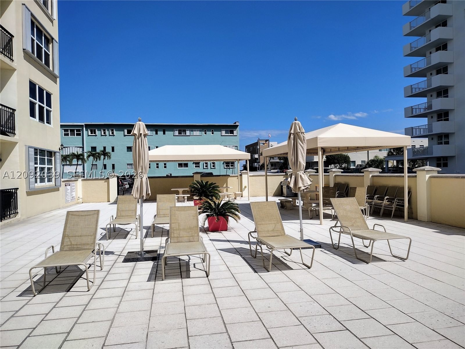 Real estate property located at 1501 Ocean Dr #605, Broward, Oxford Towers Condo, Hollywood, FL