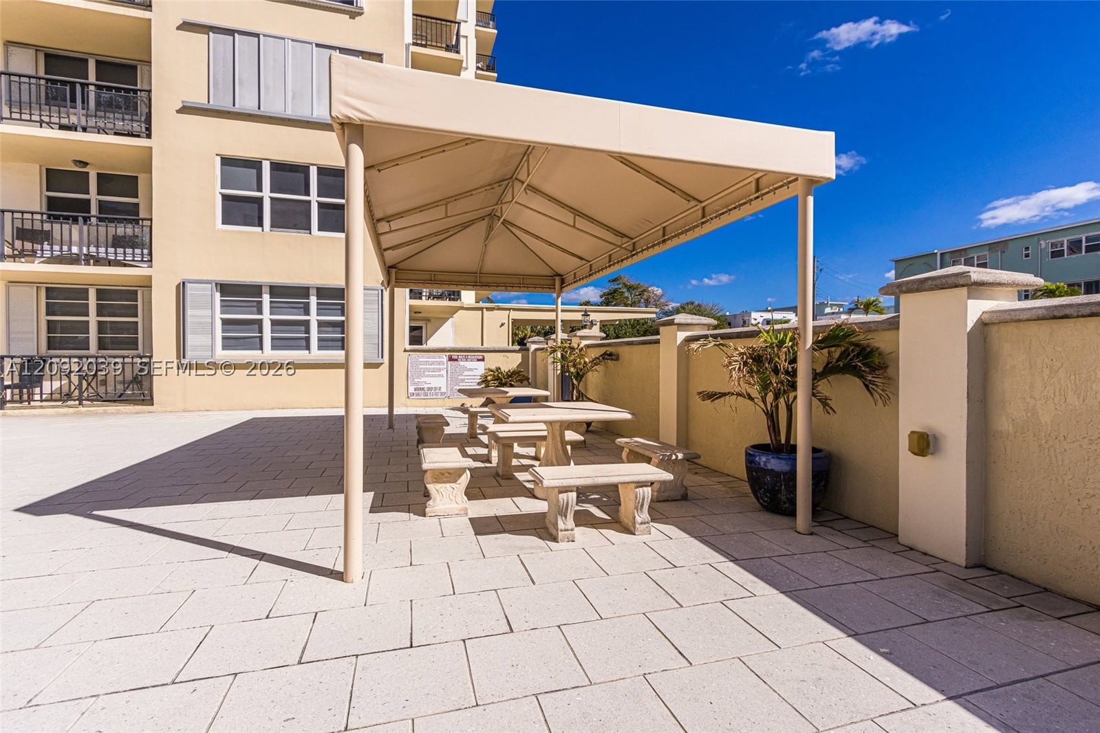 Real estate property located at 1501 Ocean Dr #605, Broward, Oxford Towers Condo, Hollywood, FL