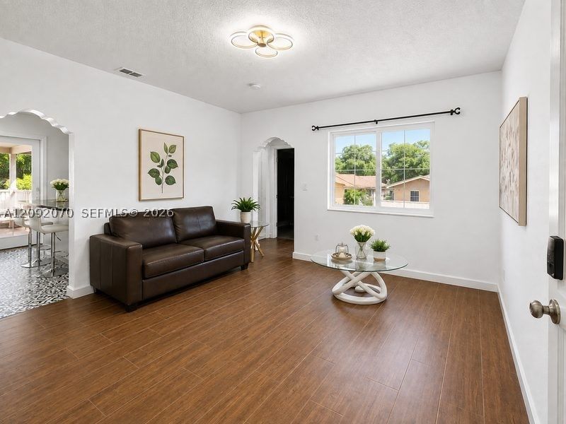 Real estate property located at 985 10th St, Miami-dade, Lawrence Est Land Cos Sub, Miami, FL