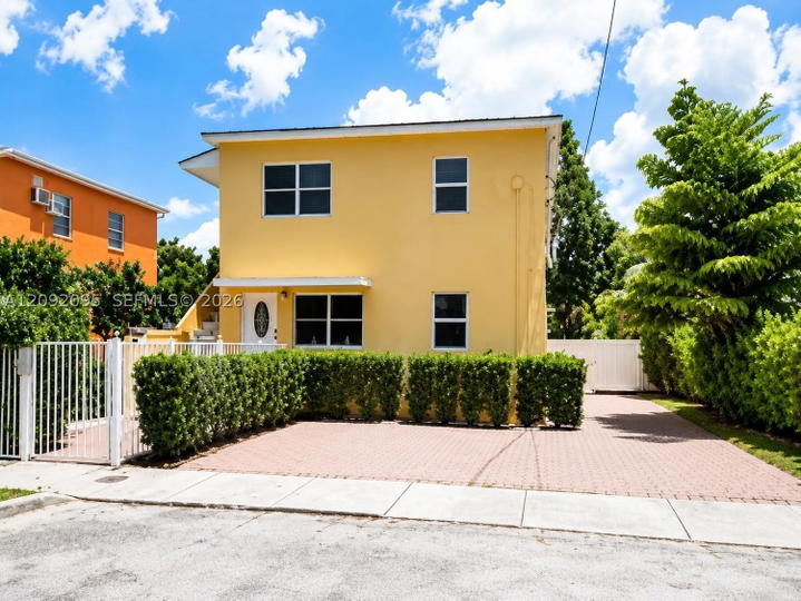 Real estate property located at 984 9th St, Miami-dade, Lawrence Est Land Cos Sub, Miami, FL