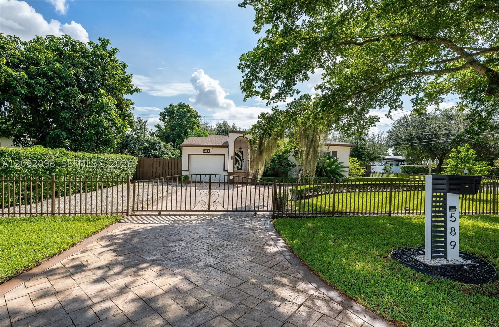 Real estate property located at 589 Miller Dr, Miami-dade, Foust Sub, Miami Springs, FL