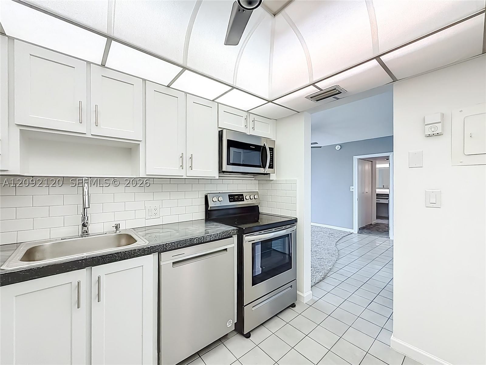 Real estate property located at 20301 Country Club Dr. #2428, Miami-dade, Coronado Condo- Tower Ii, Aventura, FL