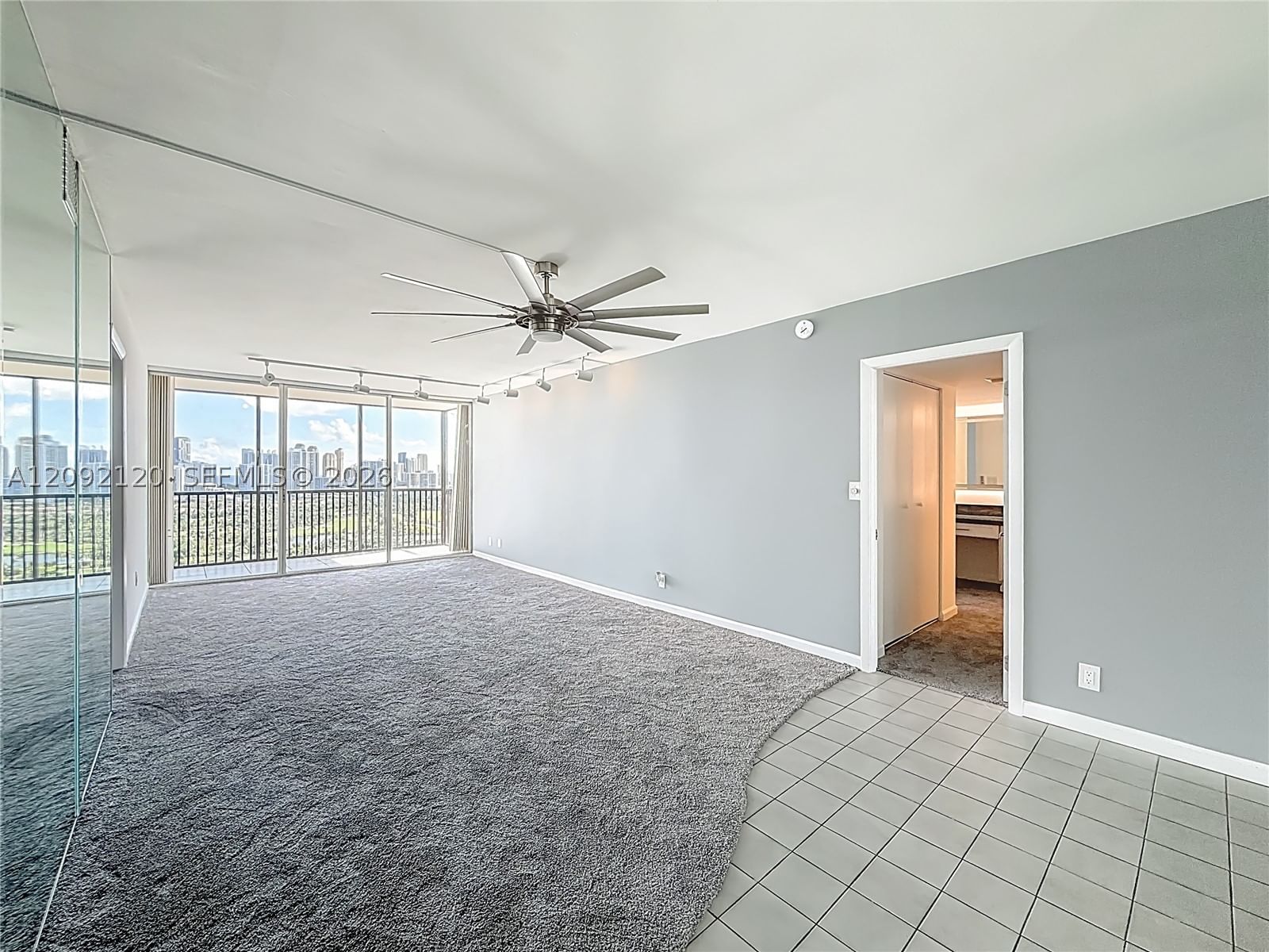 Real estate property located at 20301 Country Club Dr. #2428, Miami-dade, Coronado Condo- Tower Ii, Aventura, FL