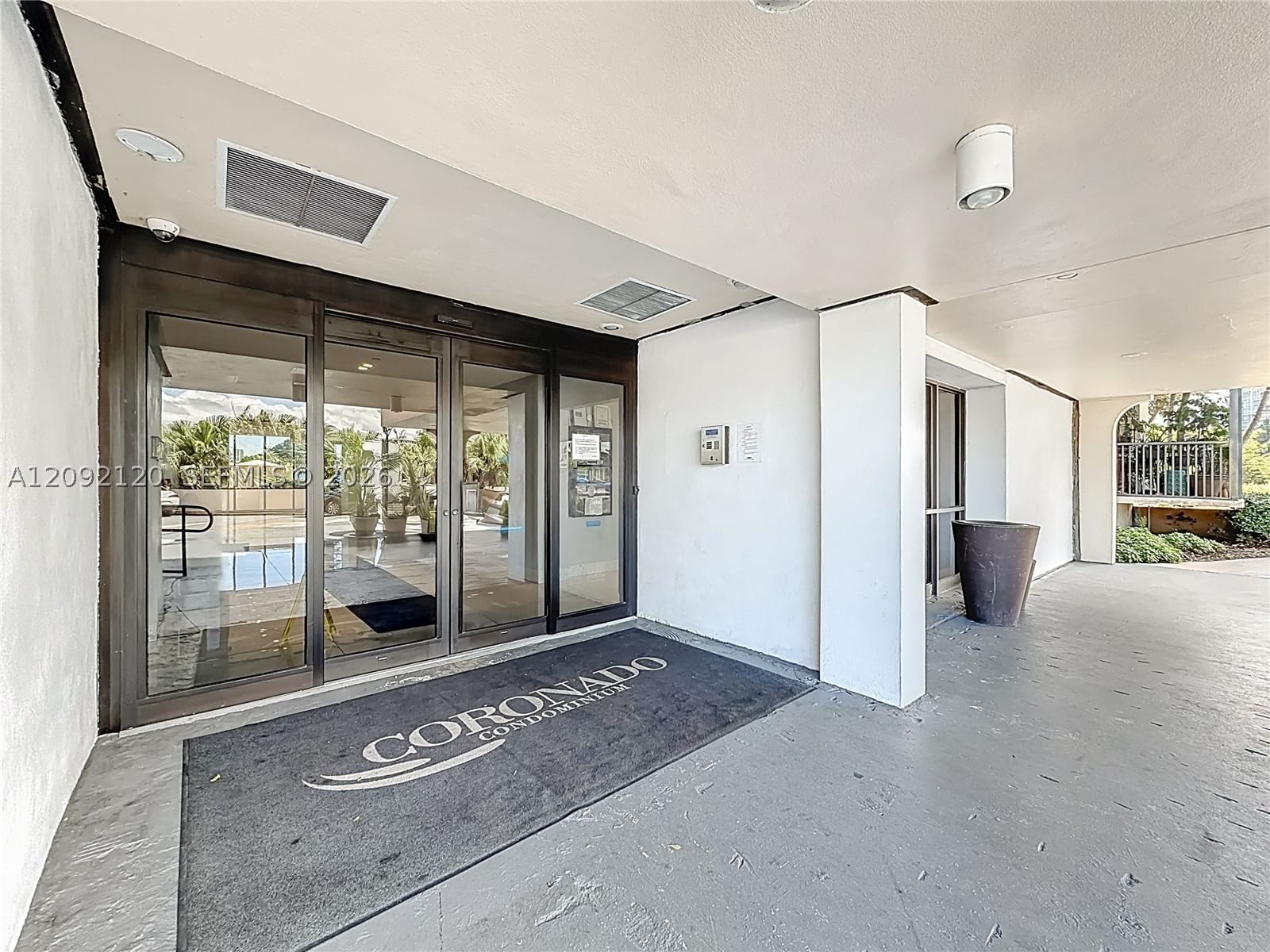Real estate property located at 20301 Country Club Dr. #2428, Miami-dade, Coronado Condo- Tower Ii, Aventura, FL