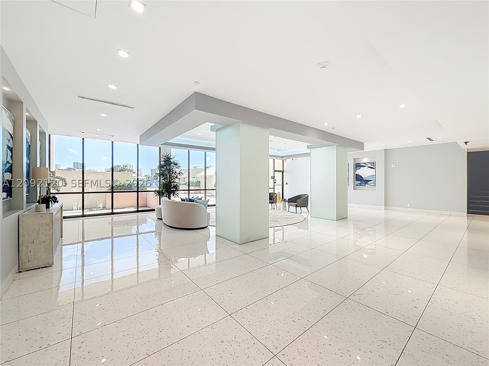 Real estate property located at 20301 Country Club Dr. #2428, Miami-dade, Coronado Condo- Tower Ii, Aventura, FL