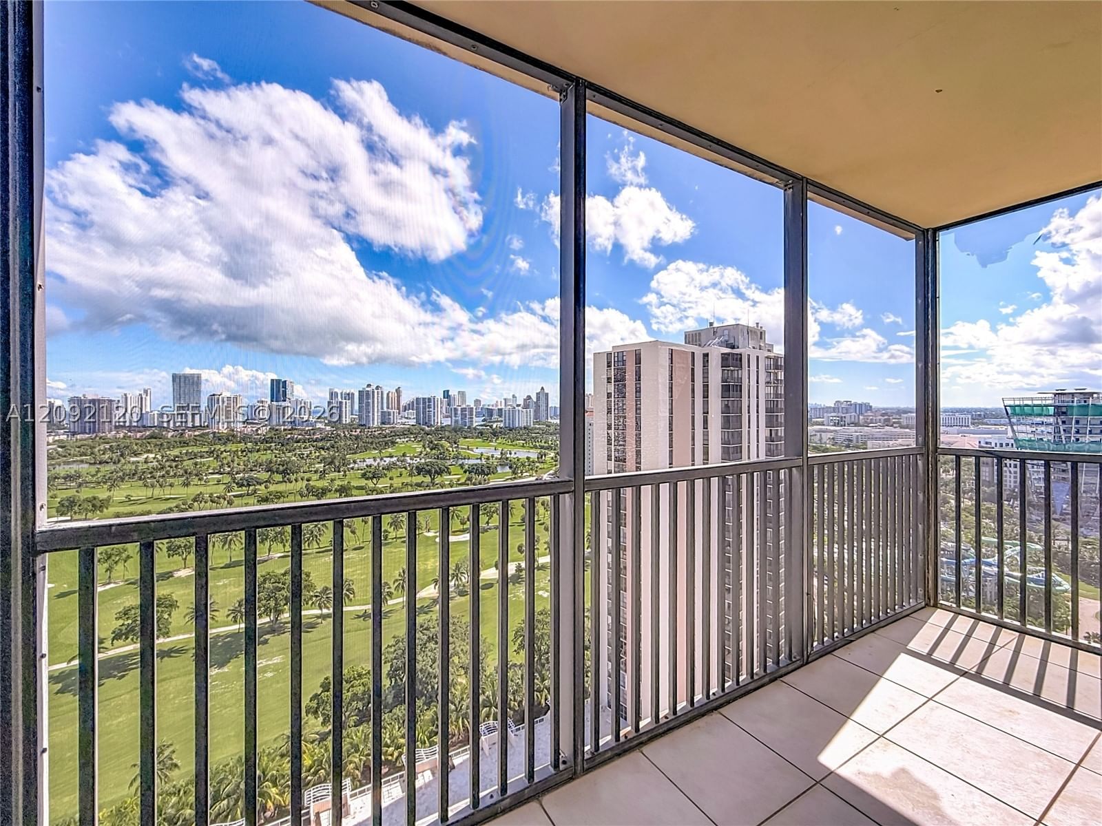 Real estate property located at 20301 Country Club Dr. #2428, Miami-dade, Coronado Condo- Tower Ii, Aventura, FL
