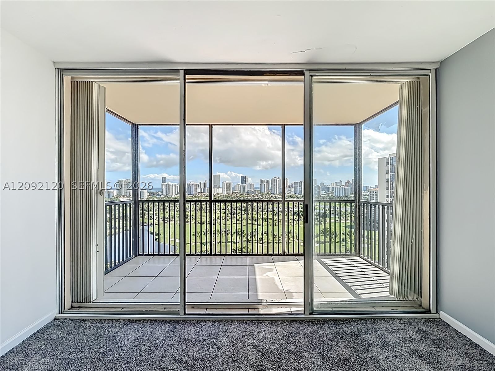 Real estate property located at 20301 Country Club Dr. #2428, Miami-dade, Coronado Condo- Tower Ii, Aventura, FL