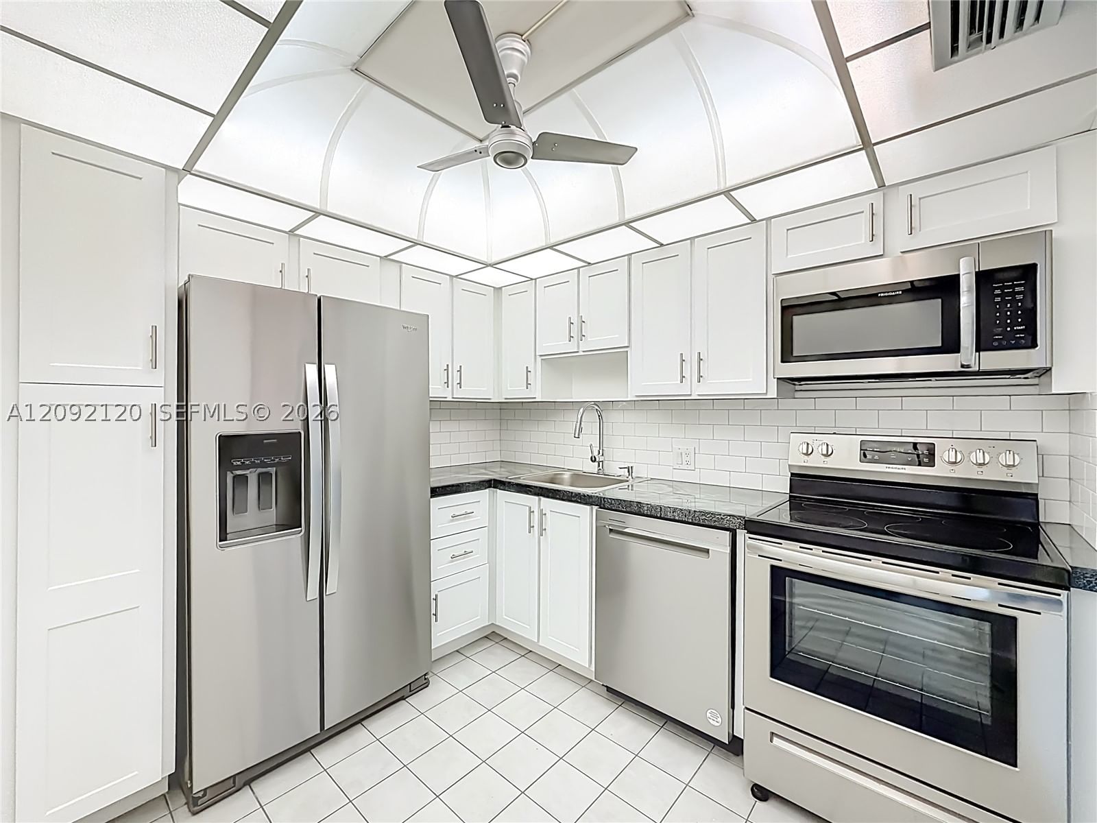 Real estate property located at 20301 Country Club Dr. #2428, Miami-dade, Coronado Condo- Tower Ii, Aventura, FL