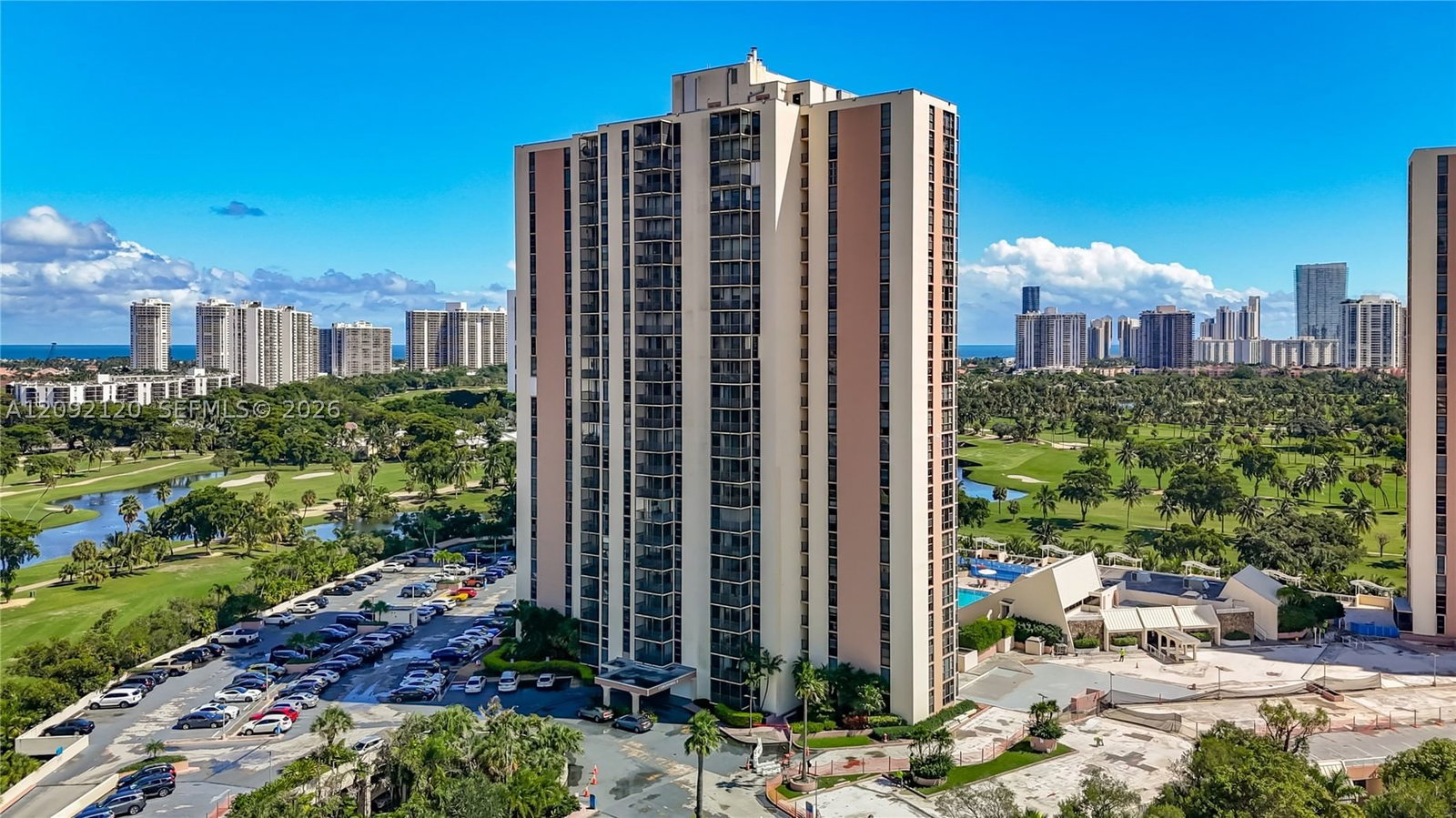 Real estate property located at 20301 Country Club Dr. #2428, Miami-dade, Coronado Condo- Tower Ii, Aventura, FL