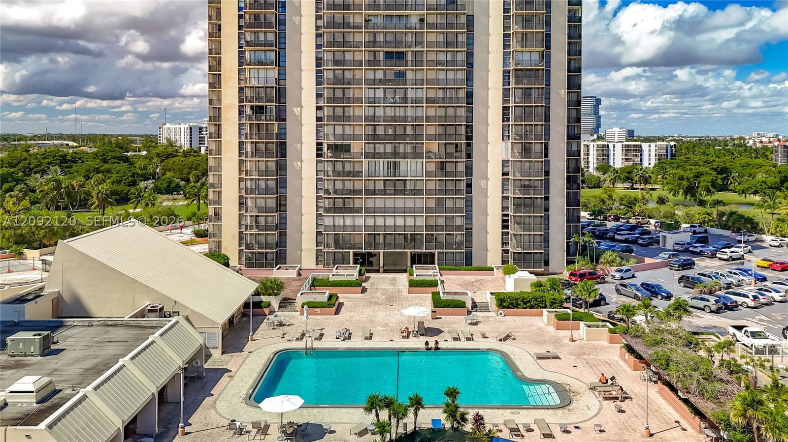 Real estate property located at 20301 Country Club Dr. #2428, Miami-dade, Coronado Condo- Tower Ii, Aventura, FL