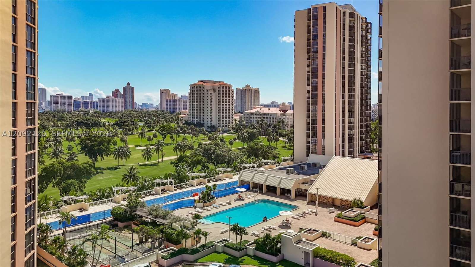 Real estate property located at 20301 Country Club Dr. #2428, Miami-dade, Coronado Condo- Tower Ii, Aventura, FL