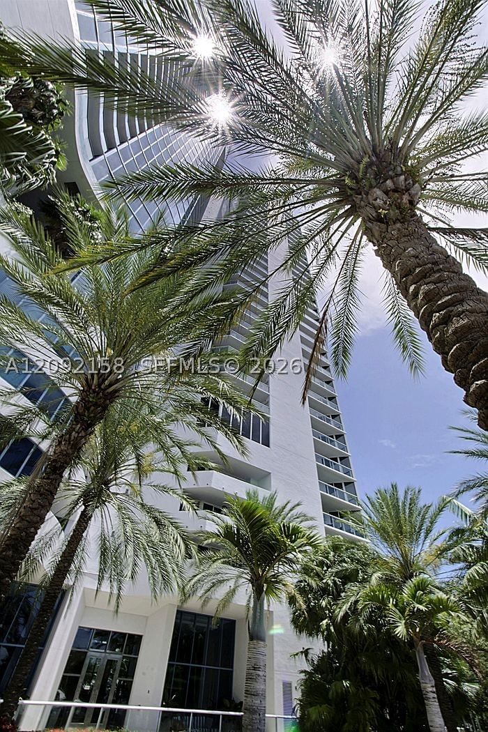 Real estate property located at 333 Las Olas Way #2409, Broward, Las Olas River House Cond, Fort Lauderdale, FL