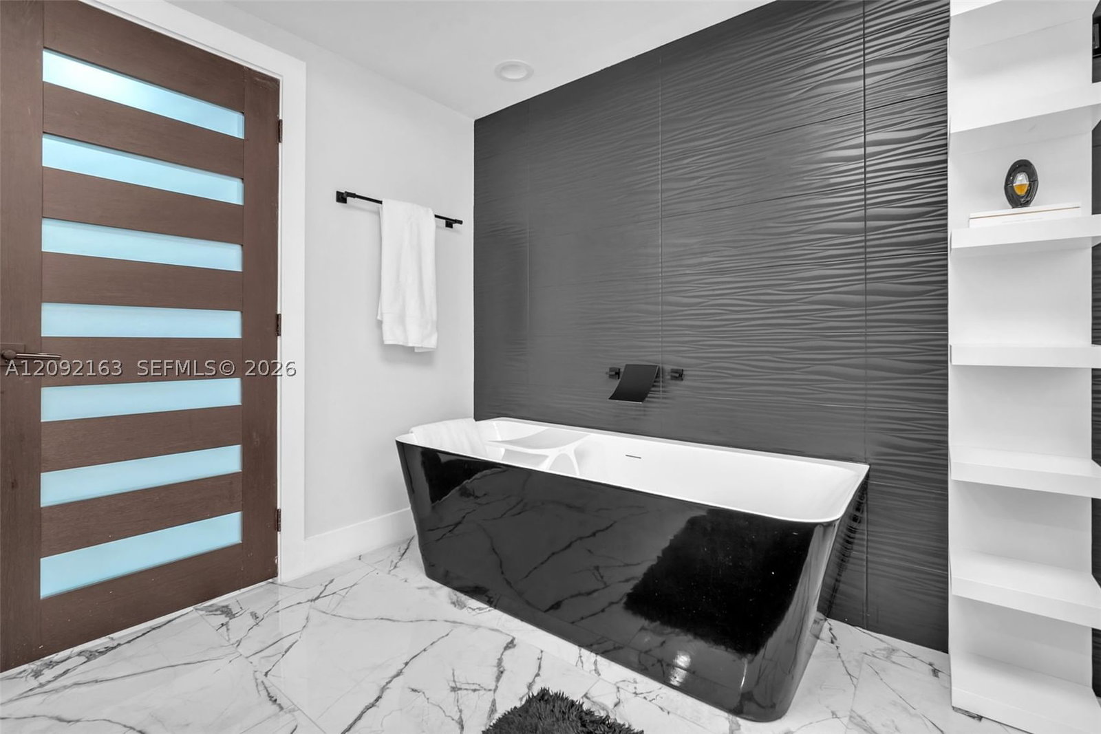Real estate property located at 333 Las Olas Way #1207, Broward, Las Olas River House Cond, Fort Lauderdale, FL
