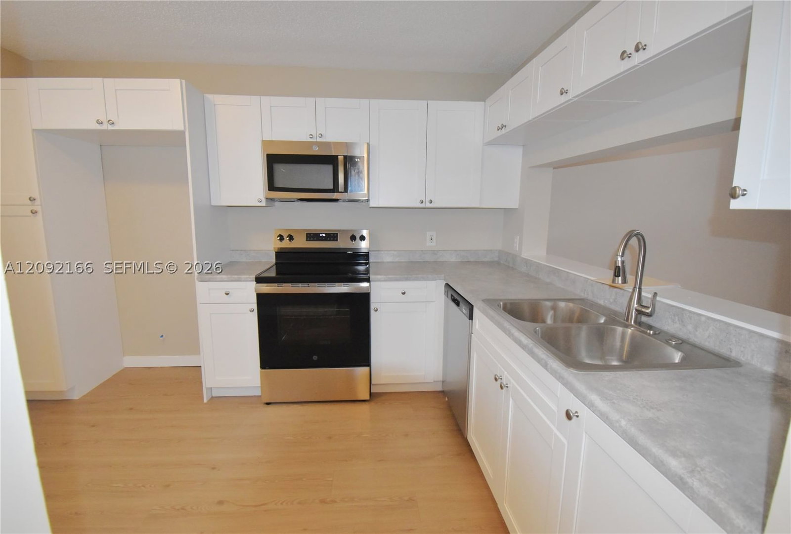Real estate property located at 10360 30th Ct #405, Broward, Sunrise Lakes 167 Condo, Sunrise, FL