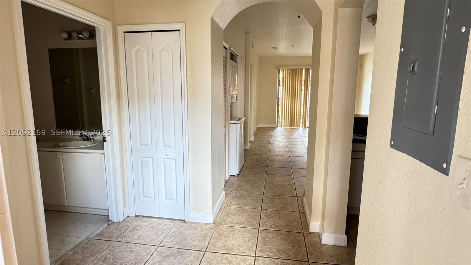 Real estate property located at 17650 73rd Ave #104-18, Miami-dade, Shoma Homes At Country Cl, Hialeah, FL