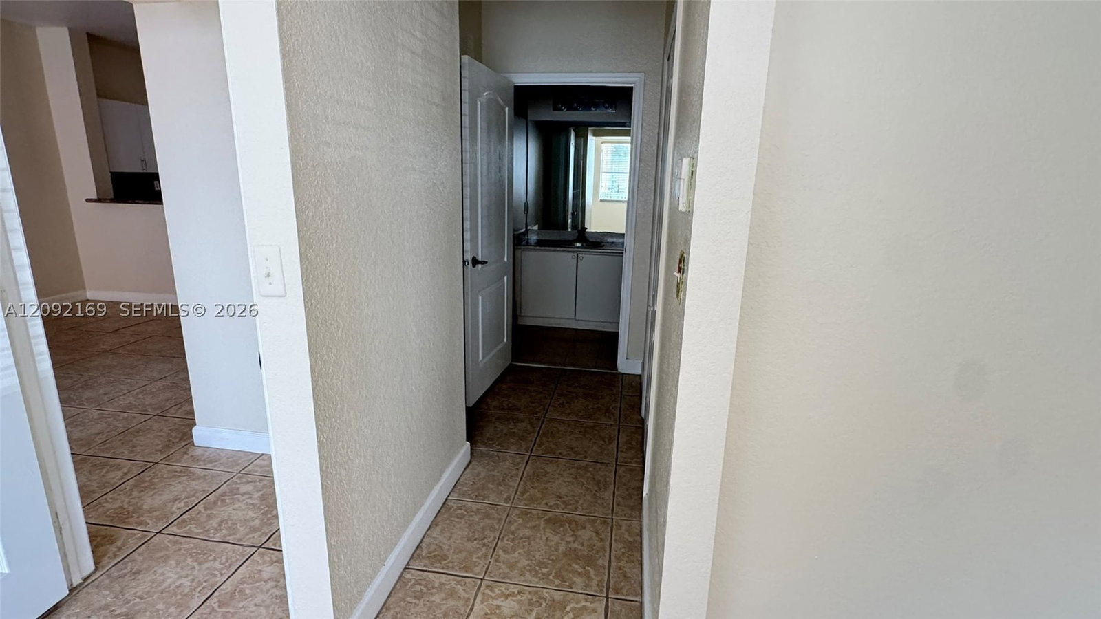 Real estate property located at 17650 73rd Ave #104-18, Miami-dade, Shoma Homes At Country Cl, Hialeah, FL