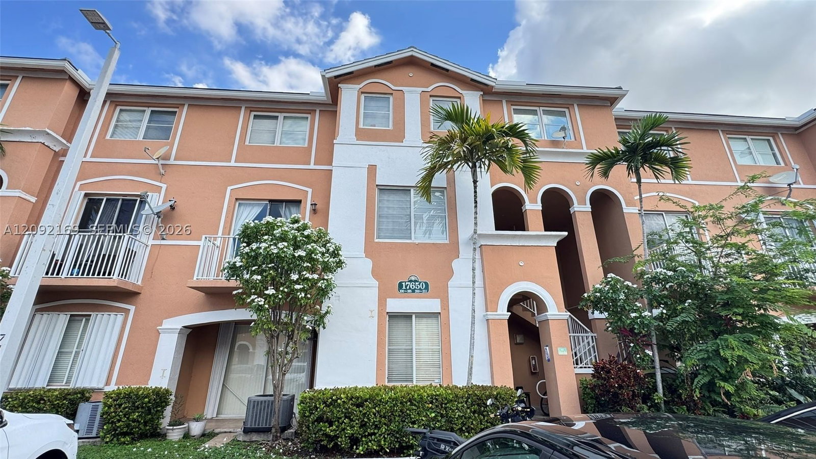 Real estate property located at 17650 73rd Ave #104-18, Miami-dade, Shoma Homes At Country Cl, Hialeah, FL