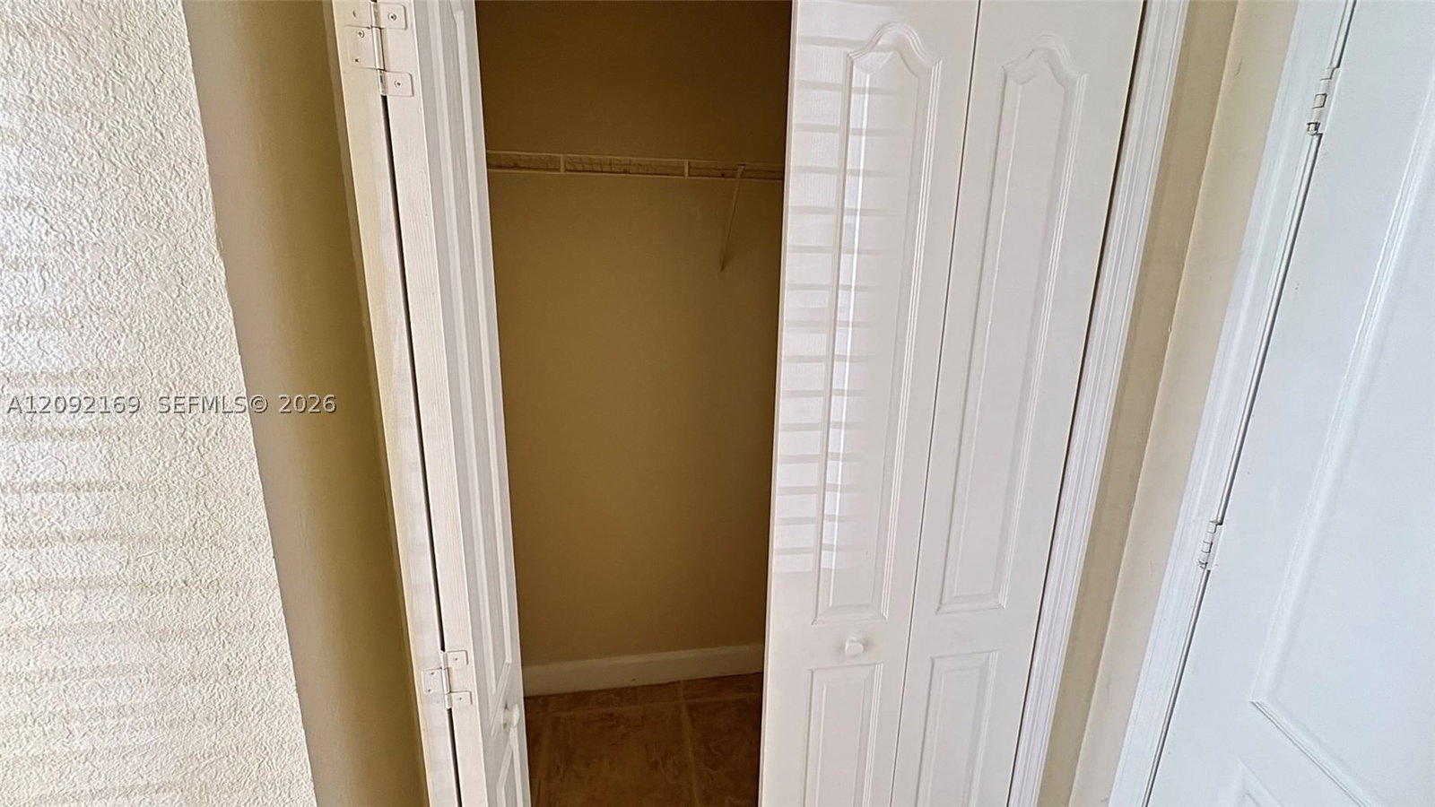 Real estate property located at 17650 73rd Ave #104-18, Miami-dade, Shoma Homes At Country Cl, Hialeah, FL