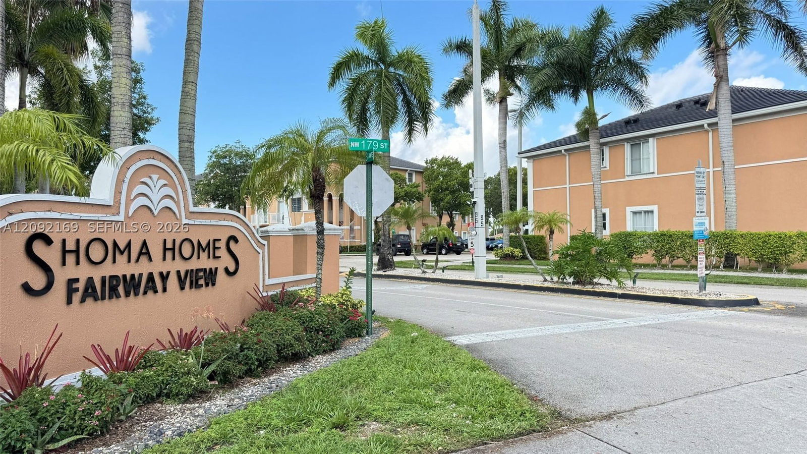 Real estate property located at 17650 73rd Ave #104-18, Miami-dade, Shoma Homes At Country Cl, Hialeah, FL