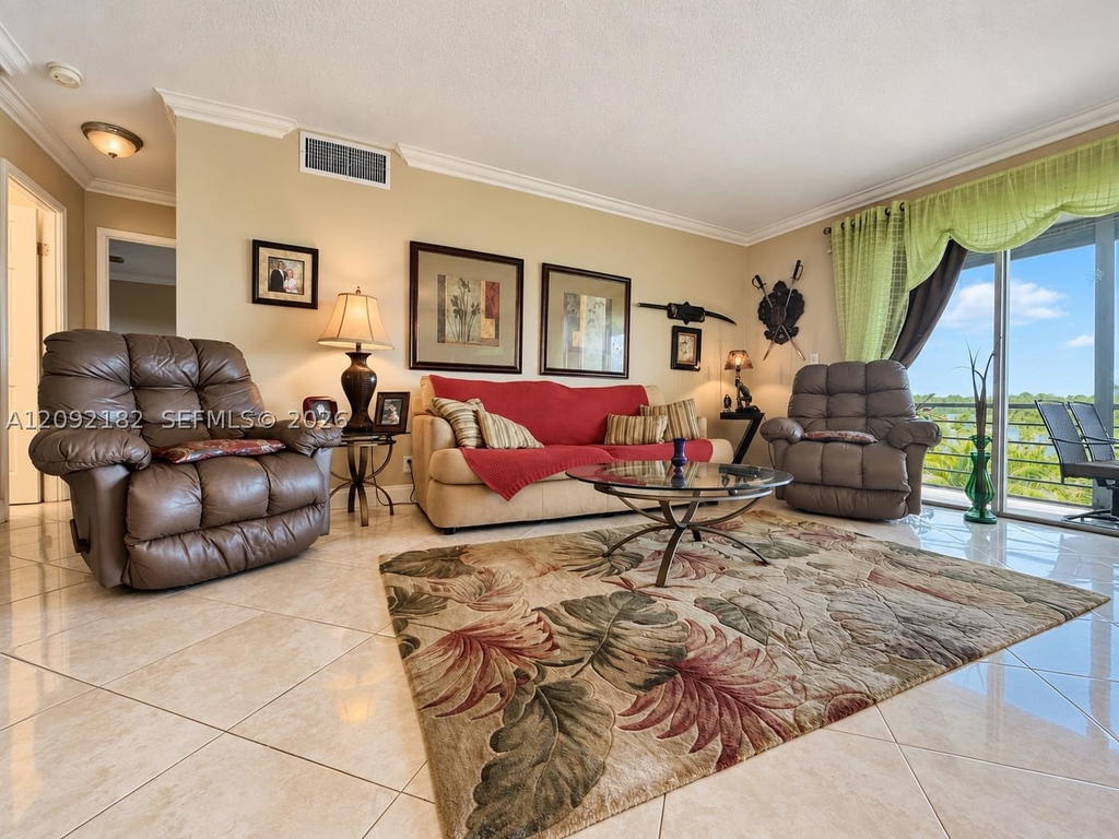 Real estate property located at 1000 14th Ave #703, Broward, Fairways Royale Condo, Hallandale Beach, FL