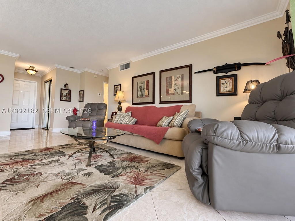 Real estate property located at 1000 14th Ave #703, Broward, Fairways Royale Condo, Hallandale Beach, FL