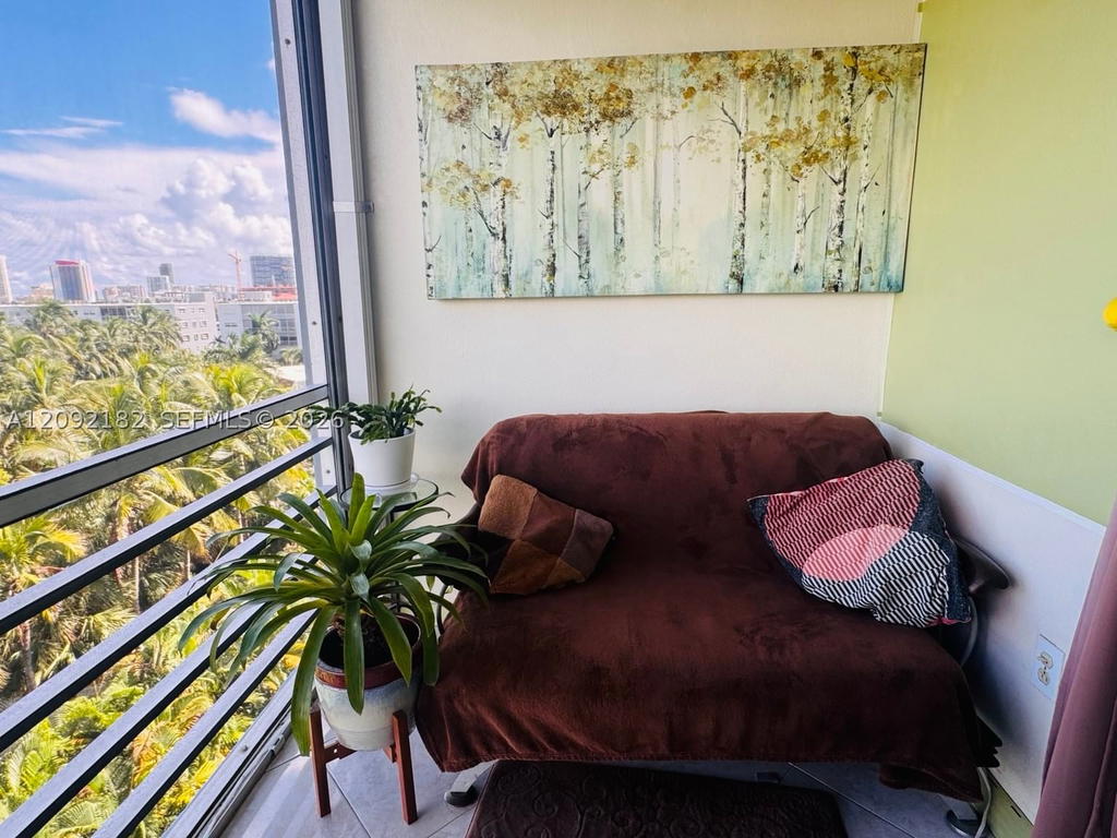 Real estate property located at 1000 14th Ave #703, Broward, Fairways Royale Condo, Hallandale Beach, FL