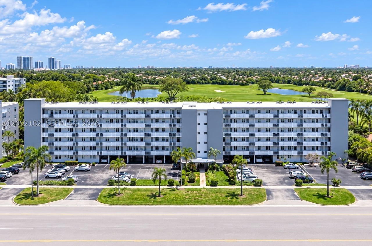 Real estate property located at 1000 14th Ave #703, Broward, Fairways Royale Condo, Hallandale Beach, FL