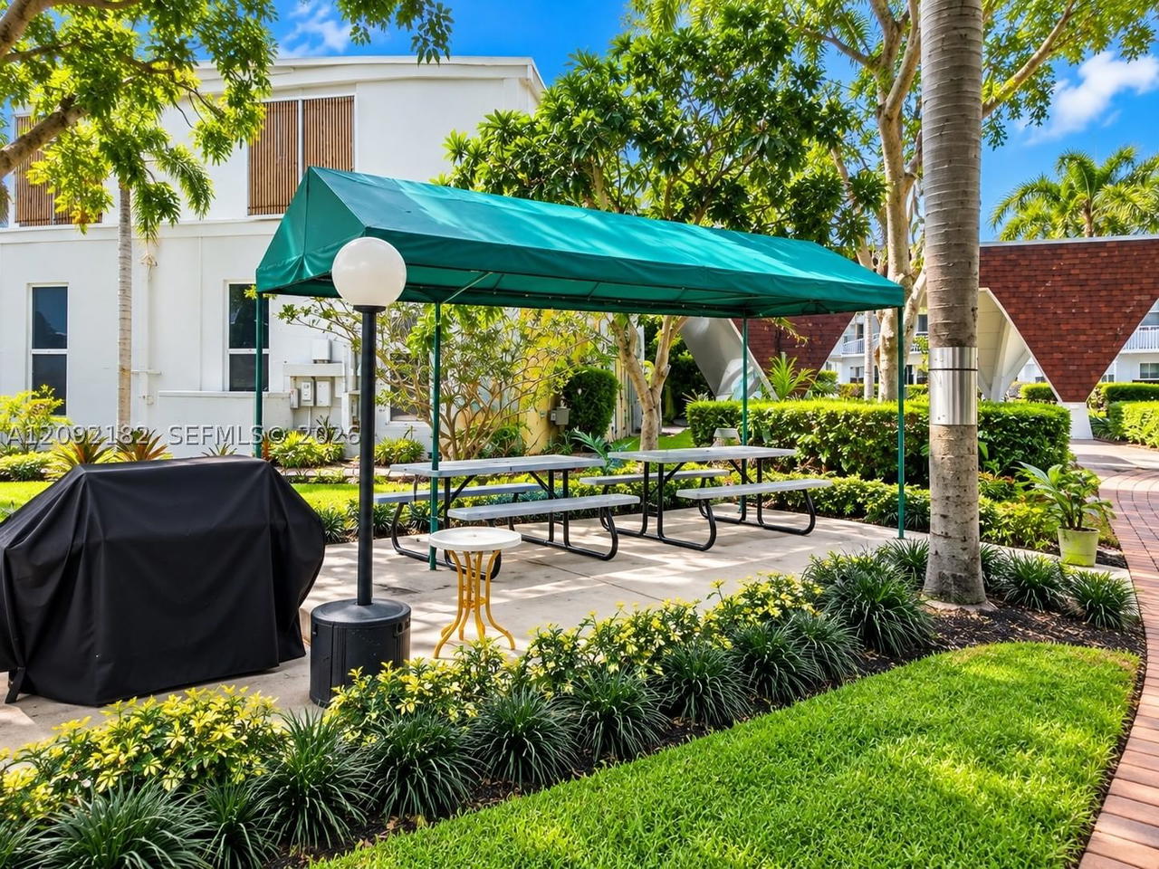Real estate property located at 1000 14th Ave #703, Broward, Fairways Royale Condo, Hallandale Beach, FL