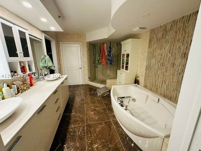 Real estate property located at 18911 Collins Ave #604, Miami-dade, Ocean Three Condo, Sunny Isles Beach, FL