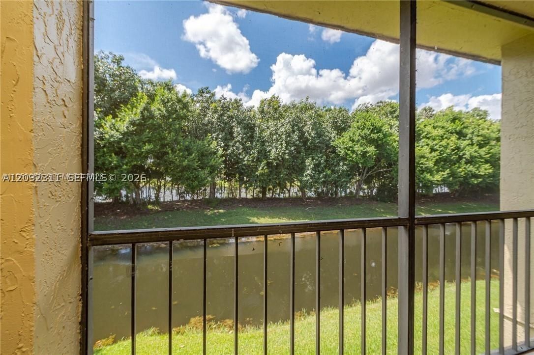 Real estate property located at 321 Lakeview Dr #204, Broward, Racquet Club Apartments A, Weston, FL