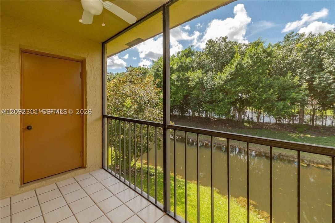 Real estate property located at 321 Lakeview Dr #204, Broward, Racquet Club Apartments A, Weston, FL