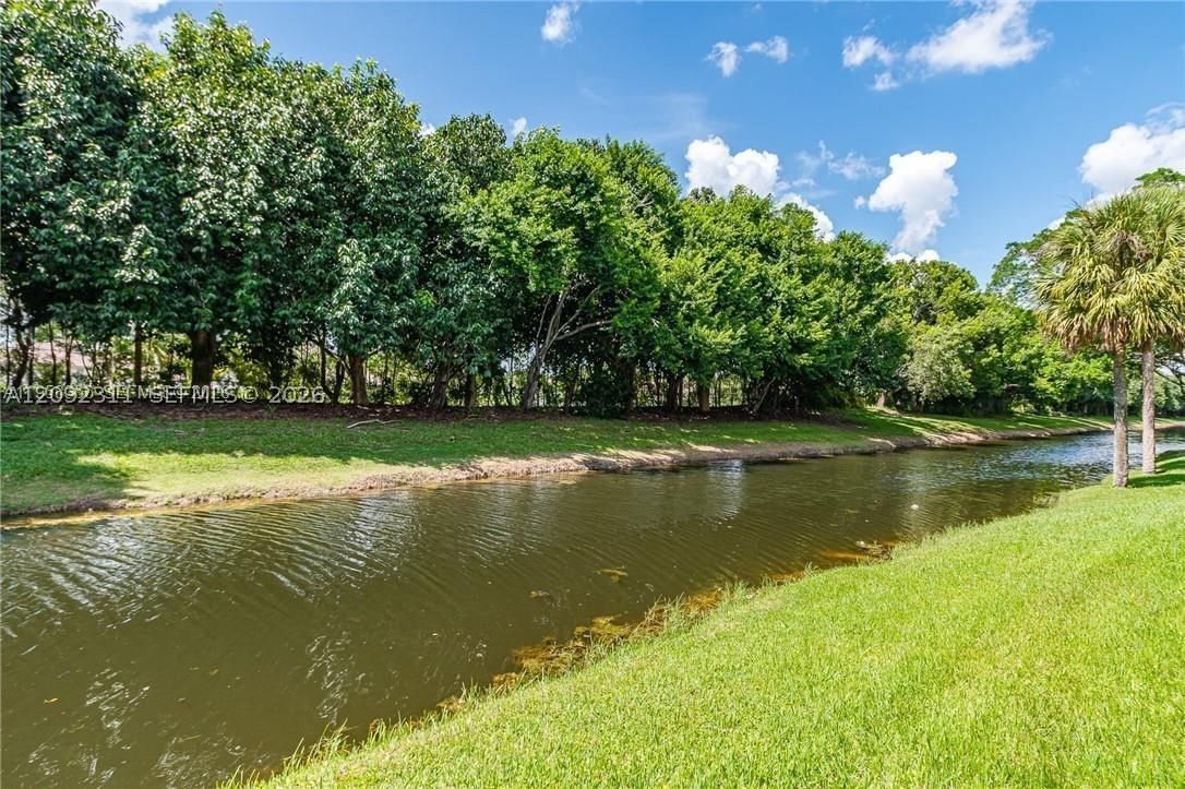 Real estate property located at 321 Lakeview Dr #204, Broward, Racquet Club Apartments A, Weston, FL