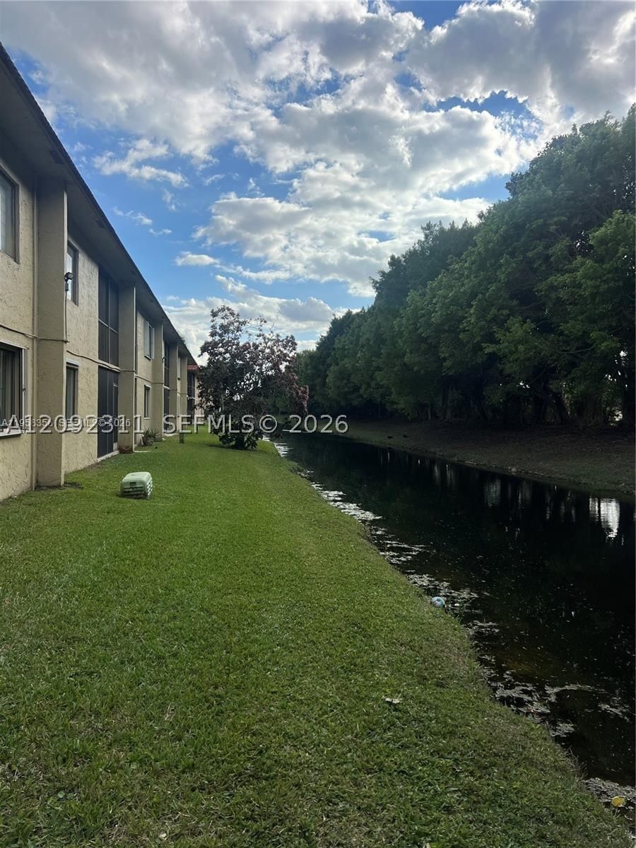 Real estate property located at 321 Lakeview Dr #204, Broward, Racquet Club Apartments A, Weston, FL